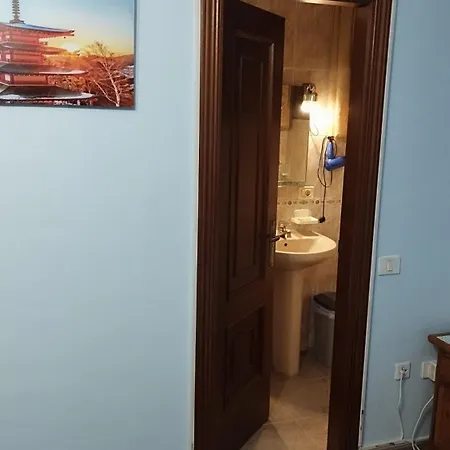 Cristianos Centro, With A Private Bathroom In Shared
