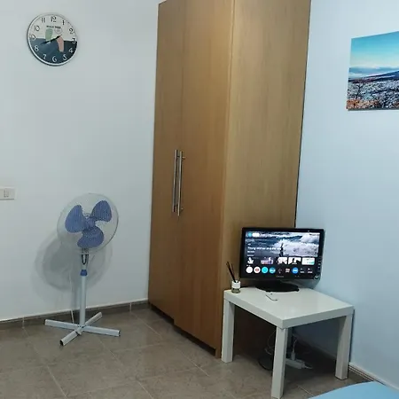 Homestay Cristianos Centro, With A Private Bathroom In Shared