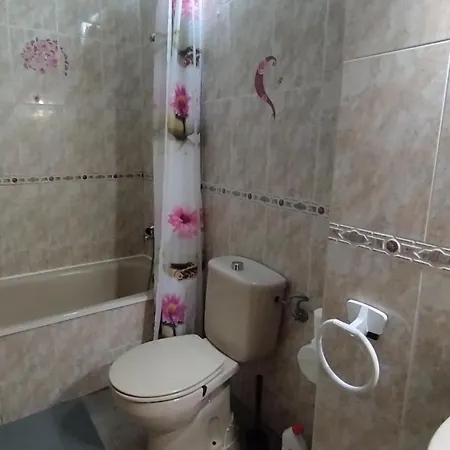 Alloggio in famiglia Cristianos Centro, With A Private Bathroom In Shared *